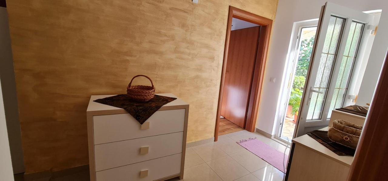 Apartman Breza ชิเบนิก ภายนอก รูปภาพ