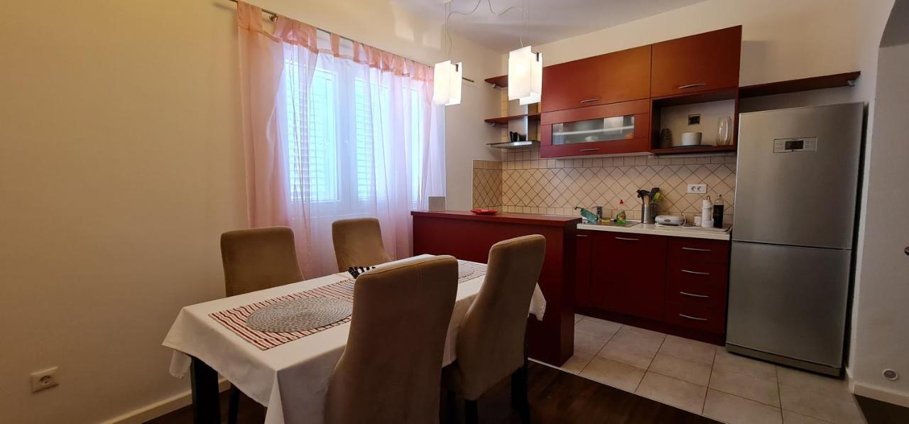 Apartman Breza ชิเบนิก ภายนอก รูปภาพ