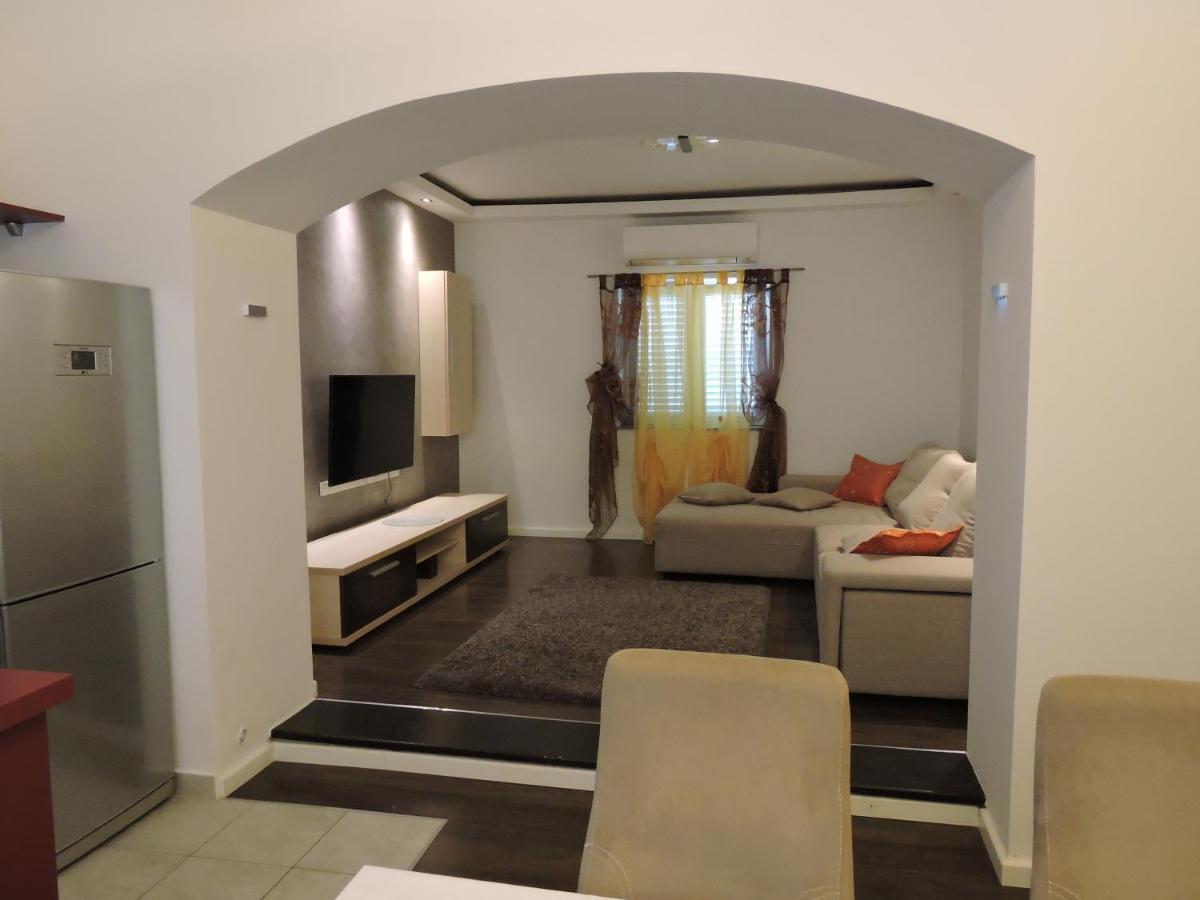Apartman Breza ชิเบนิก ภายนอก รูปภาพ