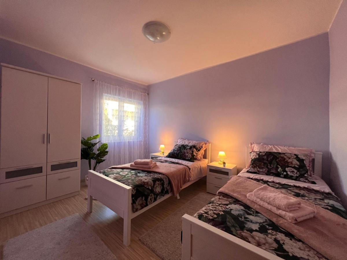 Apartman Breza ชิเบนิก ภายนอก รูปภาพ