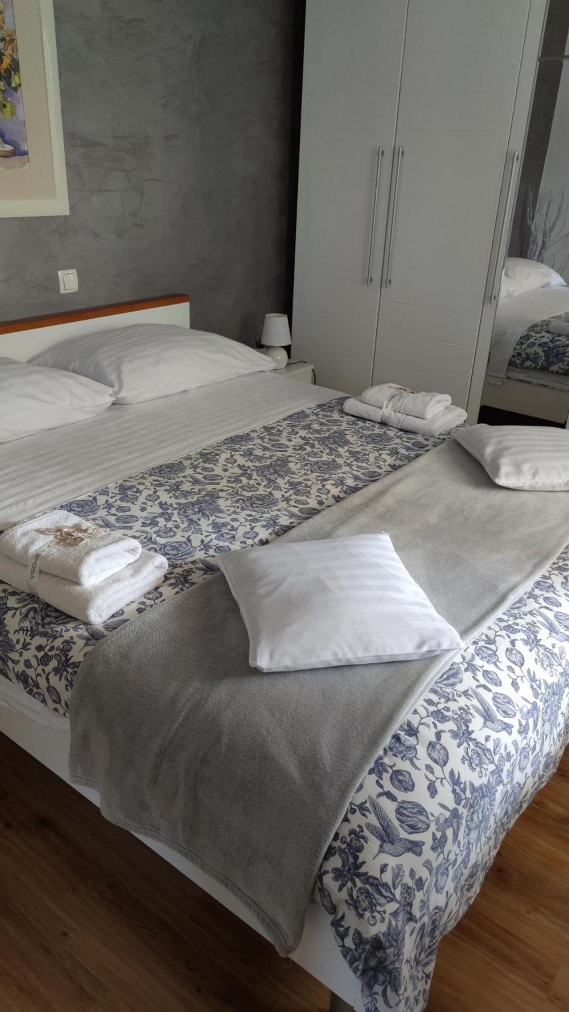 Apartman Breza ชิเบนิก ภายนอก รูปภาพ